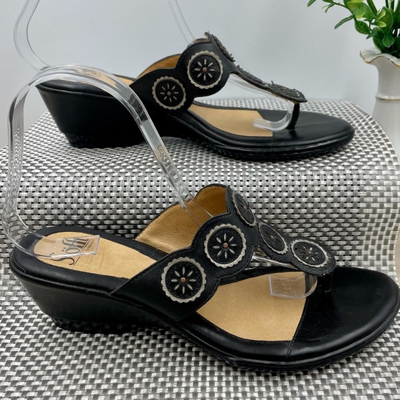 Sofft Shoes - New Sofft Seven Medallion Thong Toe Wedge Sandal